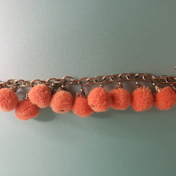 Gold bracelet with 11 orange pom poms - t bar closure - Picture 4 of 6